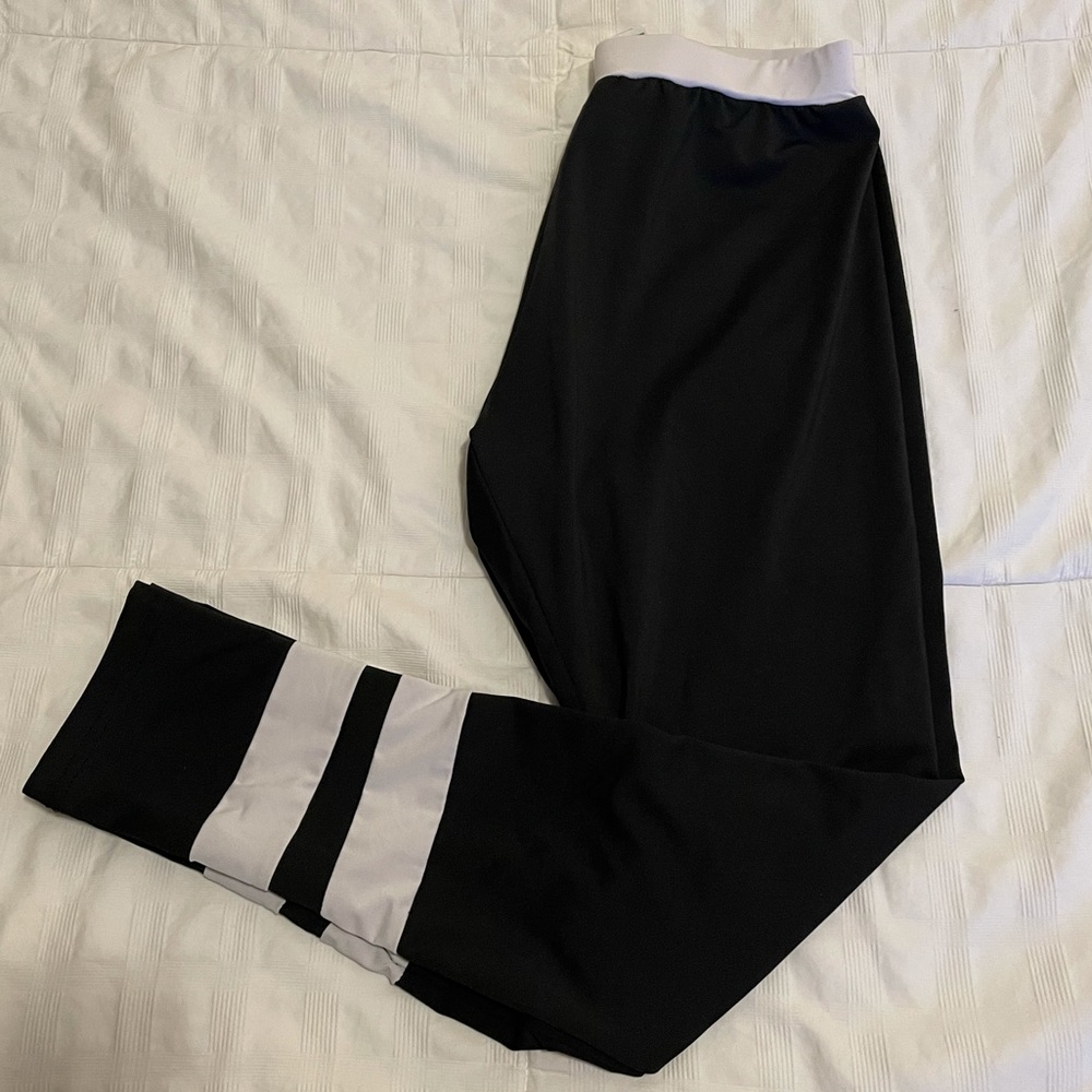 Pretty Little Thing black leggings